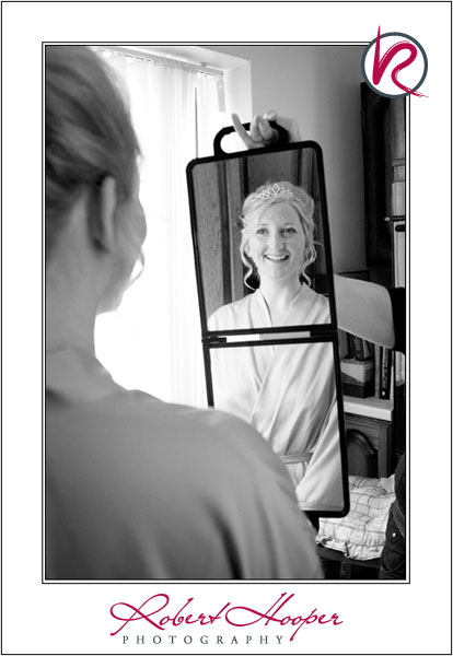 Nikki Pither and Jason Annear\'s wedding day. Photography by Robert Hooper Photography