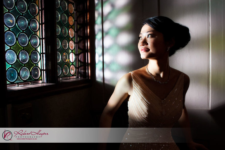 Bridal portraiture at Langshott Manor. Photography by Robert Hooper 0309-lyjd-0469