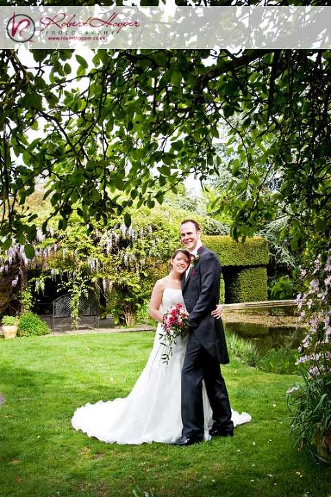 Surrey wedding photography at Oaks Farm by Robert Hooper Photography 0509-dsni-0300