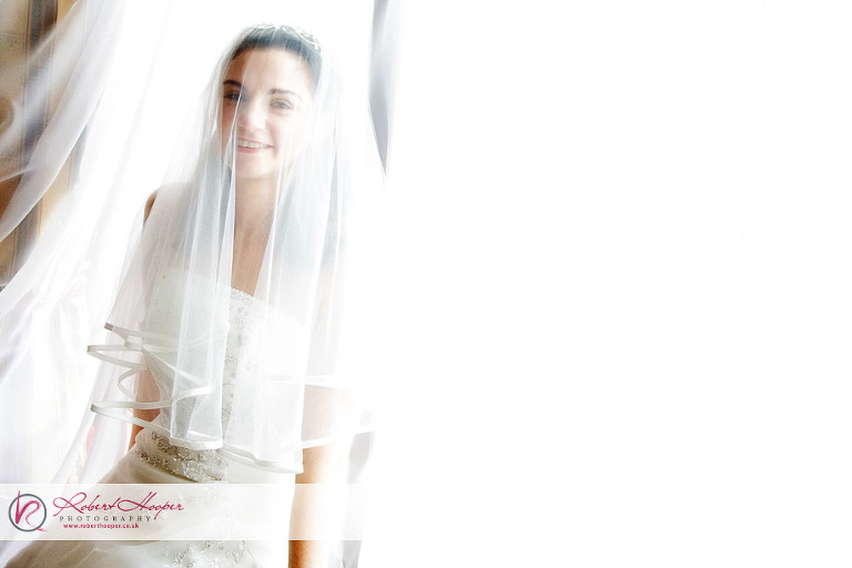 Beautiful natural bridal portraiture by Robert Hooper Photography 1009-KFPH-0040