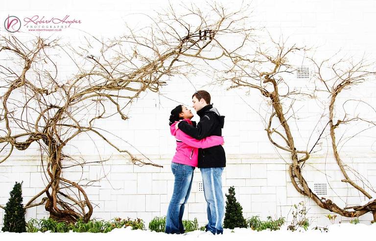 Engagement photography at Danefield House by Bucks wedding photographer Robert Hooper 0110-RCCW-0035
