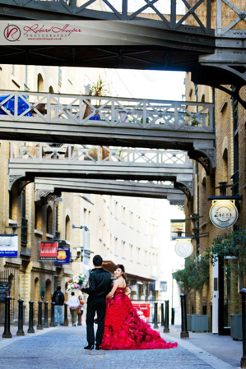 London pre wedding photography at Shad Thames 