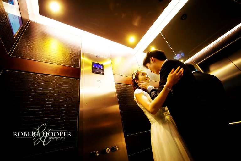 Chinese pre wedding photo in London hotel lift