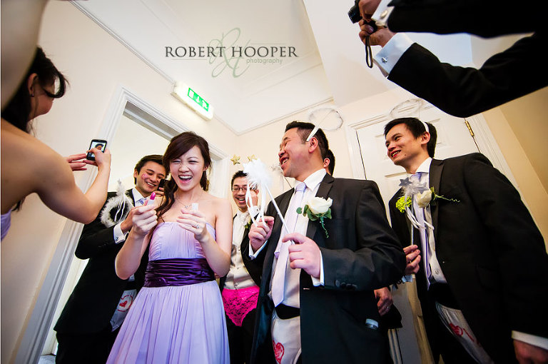 Funny Chinese wedding door games in practice