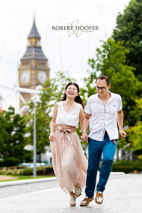 Informal and fun Chinese pre wedding photography including the London Eye and Big Ben