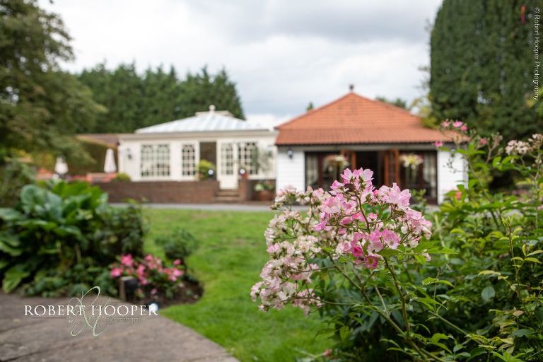Surrey wedding photographer Oaks Farm Barn (1)