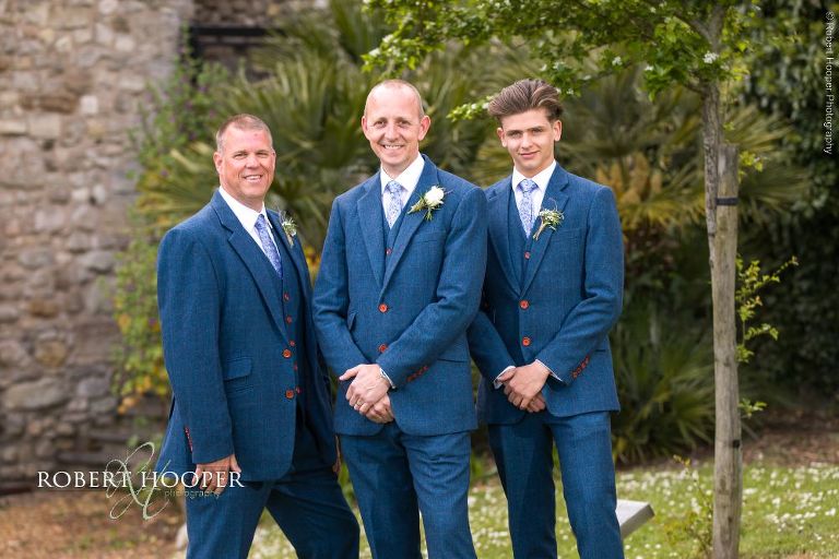 groom and groomsmen