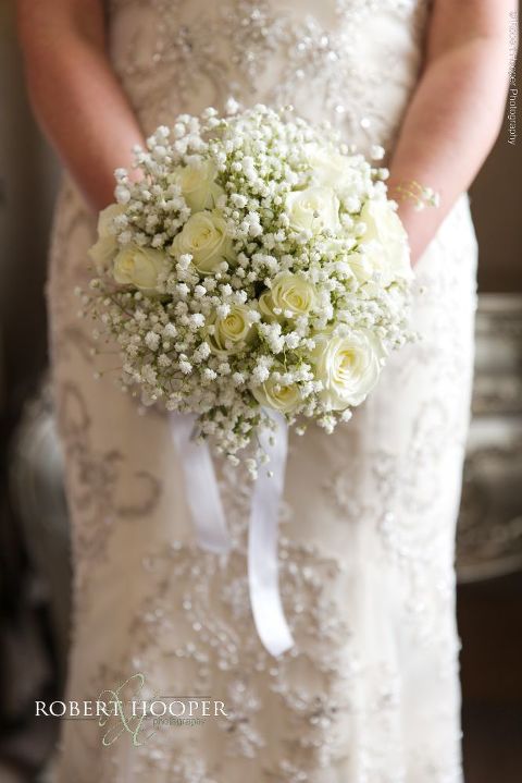 bride holding bouquet