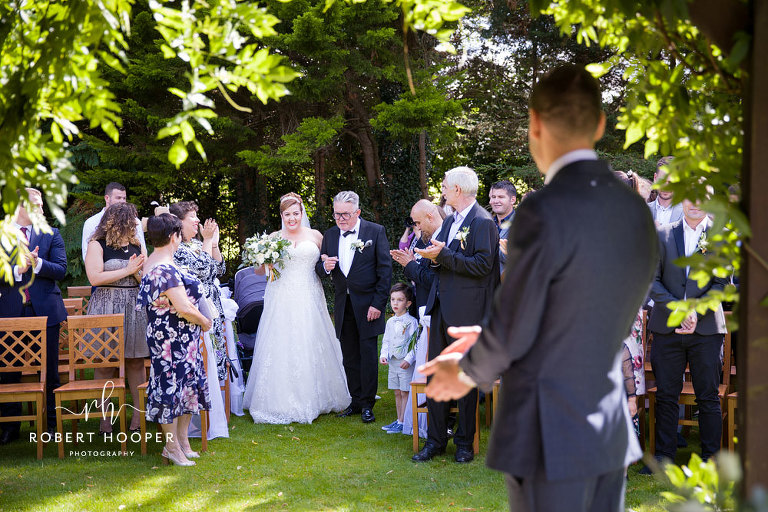 Outdoor-wedding-ceremony-Oaks-Farm