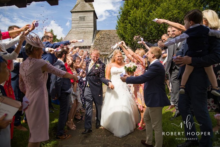 throwing-wedding-confetti